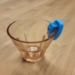 Niveaudetector hangend aan een glas